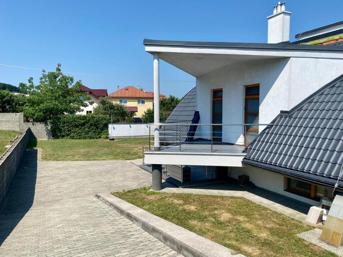 Apartman Triga Snina Eksteriør billede